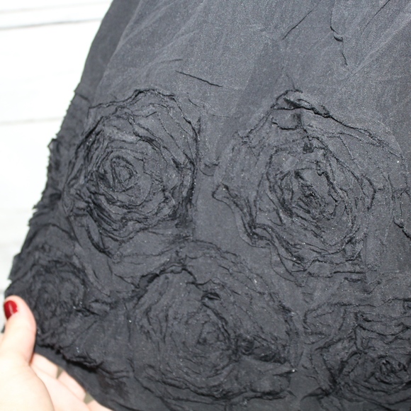 Black Rosette Skirt - Picture 5 of 6